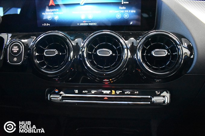 MERCEDES-BENZ GLA 180 d Automatic Business
